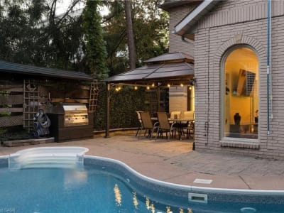 Luxury estate at 381 Queen Street South, Hamilton, ON — photo 28