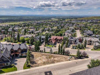 Luxury estate at 7695 Elkton Drive Southwest, Calgary, AB — photo 11