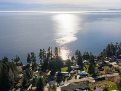 Luxury estate at 107 Mahan Road, Gibsons, BC — photo 3