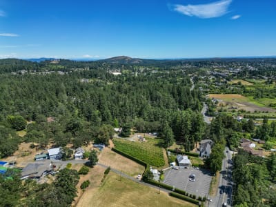 Luxury estate at 4740 Beaverdale Road, Victoria, BC — photo 11