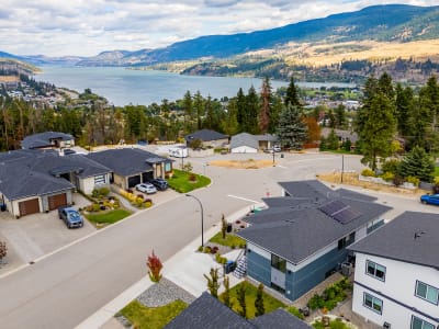Luxury estate at 11124 Jardines Road, Lake Country, BC — photo 2