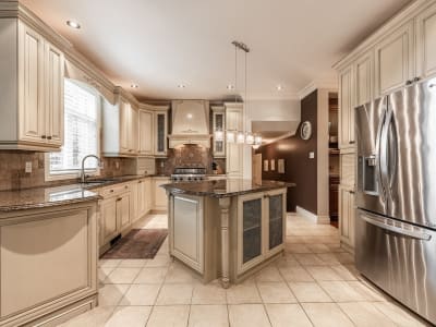 Luxury estate at 533 Rue des Falaises, Mont-Saint-Hilaire, QC — photo 13
