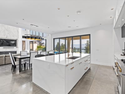 Luxury estate at 692 Lake Court, West Kelowna, BC — photo 11
