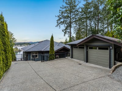 Luxury estate at Brentwood Bay, BC — photo 33