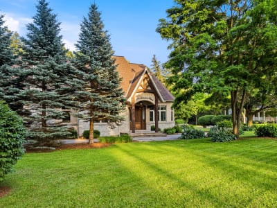 Luxury estate at 1098 Lakeshore Road West, Oakville, ON — photo 3
