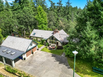 Luxury estate at 4740 Beaverdale Road, Victoria, BC — photo 25