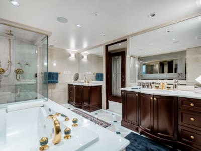 Luxury estate at PH 3000 1050 Burrard Street, Vancouver — photo 17