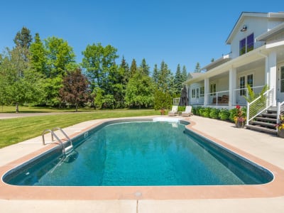Luxury estate at 4510 Stewart Road East, Kelowna, BC — photo 2