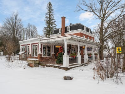 Luxury estate at 30 Rue Principale Sud, Sutton, QC — photo 2