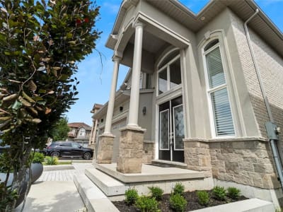 Luxury estate at 8 Pavel Place, Hamilton, ON — photo 2