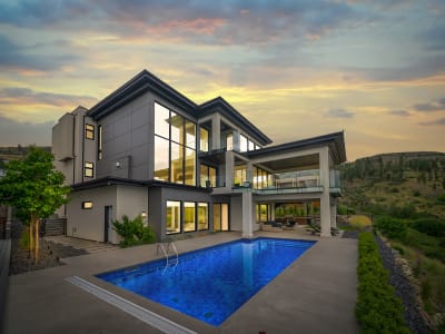Luxury estate at 5725 Mountainside Drive, Kelowna, BC — photo 3