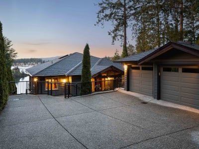Luxury estate at Brentwood Bay, BC — photo 2