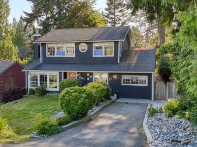 Luxury estate at 1425 129 Street, Surrey, BC — photo 1