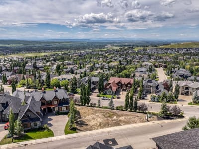 Luxury estate at 7695 Elkton Drive Southwest, Calgary, AB — photo 9