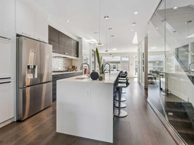 Luxury estate at 2026 32 Street Southwest, Calgary, AB — photo 7
