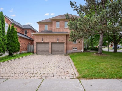 Luxury estate at 63 Deerglen Terrace, Aurora, ON — photo 1
