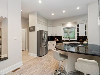 Luxury estate at 381 Queen Street South, Hamilton, ON — photo 6