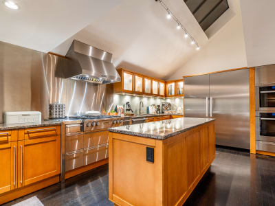Luxury estate at 3262 West 1st Avenue, Vancouver, BC — photo 23