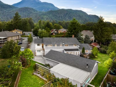 Luxury estate at 39726 Government Road, Squamish, BC — photo 9