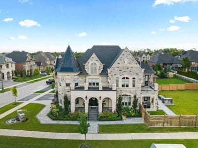 Luxury estate at 64 Skyline Trail, Nobleton — photo 1