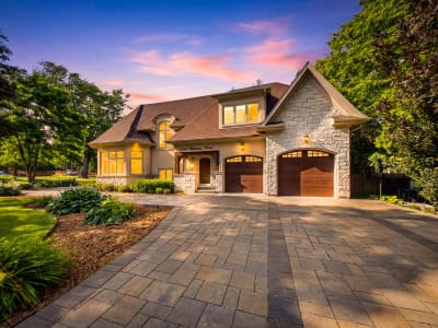 Luxury estate at 1098 Lakeshore Road West, Oakville, ON — photo 2