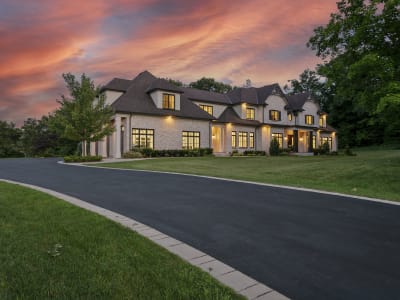 Luxury estate at 2606 Harvest Moon Lane, Burlington, ON — photo 2