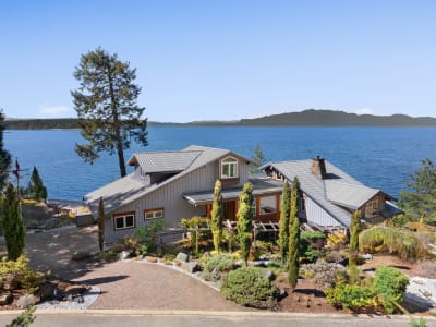 Luxury estate at 9987 Welcome Wynd, Halfmoon Bay, BC — photo 2