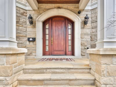 Luxury estate at 1257 Tecumseh Park Drive, Mississauga, ON — photo 2