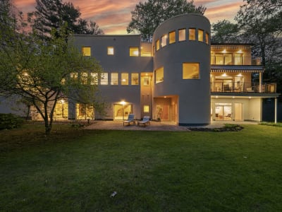 Luxury estate at 937 Whittier Crescent, Mississauga, ON — photo 2
