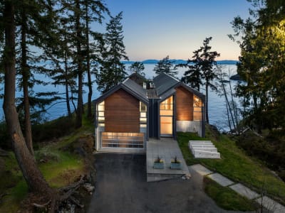 Luxury estate at 931 Ocean Park Lane, Bowen Island, BC — photo 2
