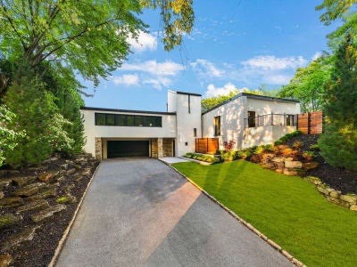 Luxury estate at 1970 Rue du Sommet-Trinité, St-Bruno-de-Montarville, QC — photo 1