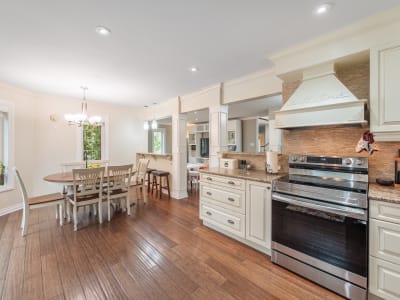 Luxury estate at 63 Deerglen Terrace, Aurora, ON — photo 12