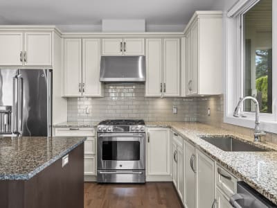 Luxury estate at 1960 K. L. O. Road, Kelowna, BC — photo 9