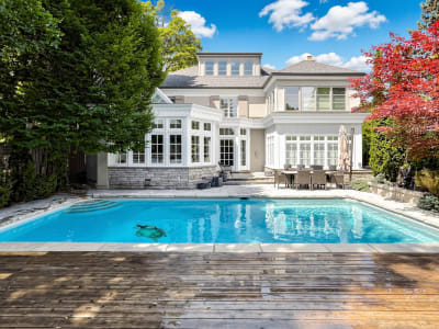 Luxury estate at 27 Strathgowan Crescent, Toronto, ON — photo 2