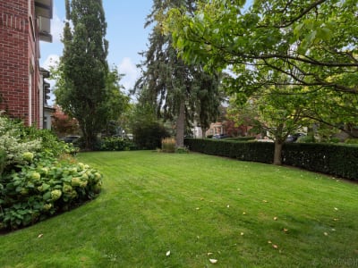 Luxury estate at 21 De Vere Gardens, Toronto, ON — photo 3