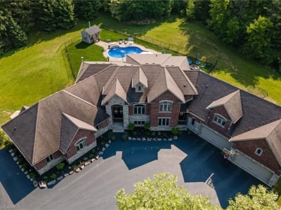 Luxury estate at 814 Binkley Road, Hamilton, ON — photo 4