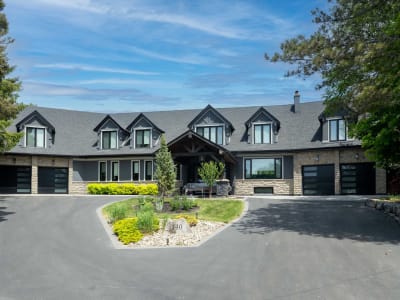 Luxury estate at 140 Ravendale Court, Vaughan, ON — photo 1