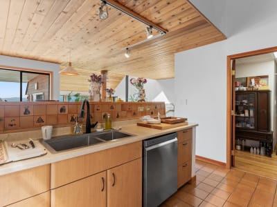 Luxury estate at 270 Mountain Drive, Lions Bay, BC — photo 10