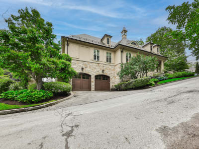 Luxury estate at 872 Whittier Crescent, Mississauga, ON — photo 5