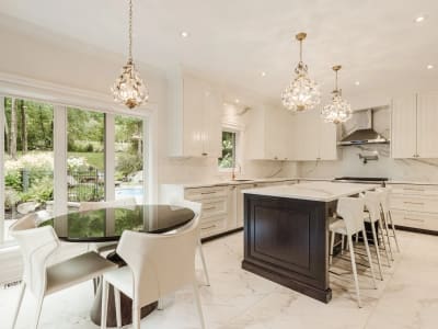 Luxury estate at 524 Rue des Falaises, Mont-Saint-Hilaire, QC — photo 12