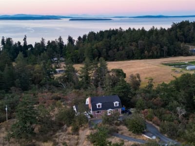 Luxury estate at 4589 Blenkinsop Road, Victoria, BC — photo 2