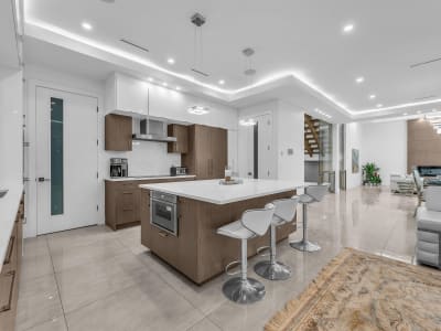 Luxury estate at 929 Canyon Boulevard, North Vancouver, BC — photo 12