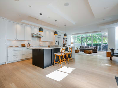 Luxury estate at 403 Beach Crescent, Vancouver, BC — photo 2
