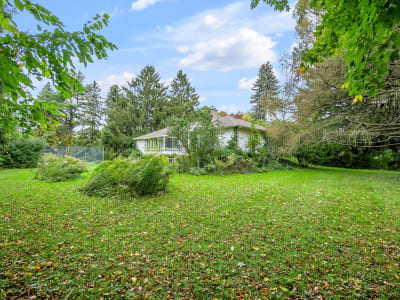 Luxury estate at 49 Thornwood Drive, Hamilton, ON — photo 11