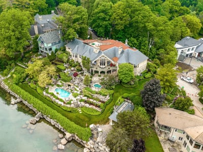 Luxury estate at 872 Whittier Crescent, Mississauga, ON — photo 1