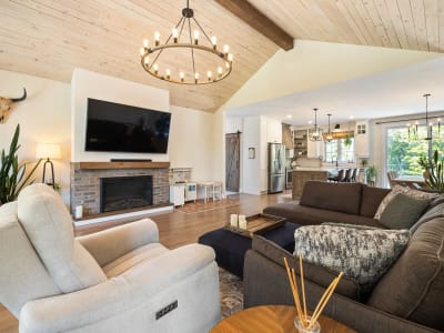 Luxury estate at 303 Rue Bergeron Est, Granby, QC — photo 8
