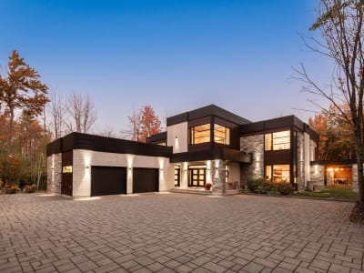 Luxury estate at 7405 Chemin de Saint-Jean, La Prairie, QC — photo 1