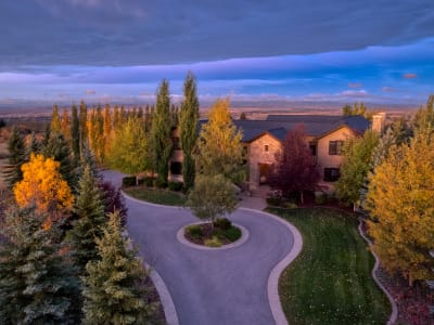 Luxury estate at Calgary — photo 2