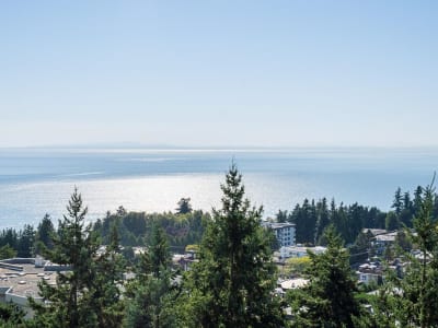 Luxury estate at 15152 Russell Avenue, White Rock, BC — photo 2
