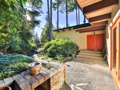 Luxury estate at 170 Highview Place, Lions Bay, BC — photo 2